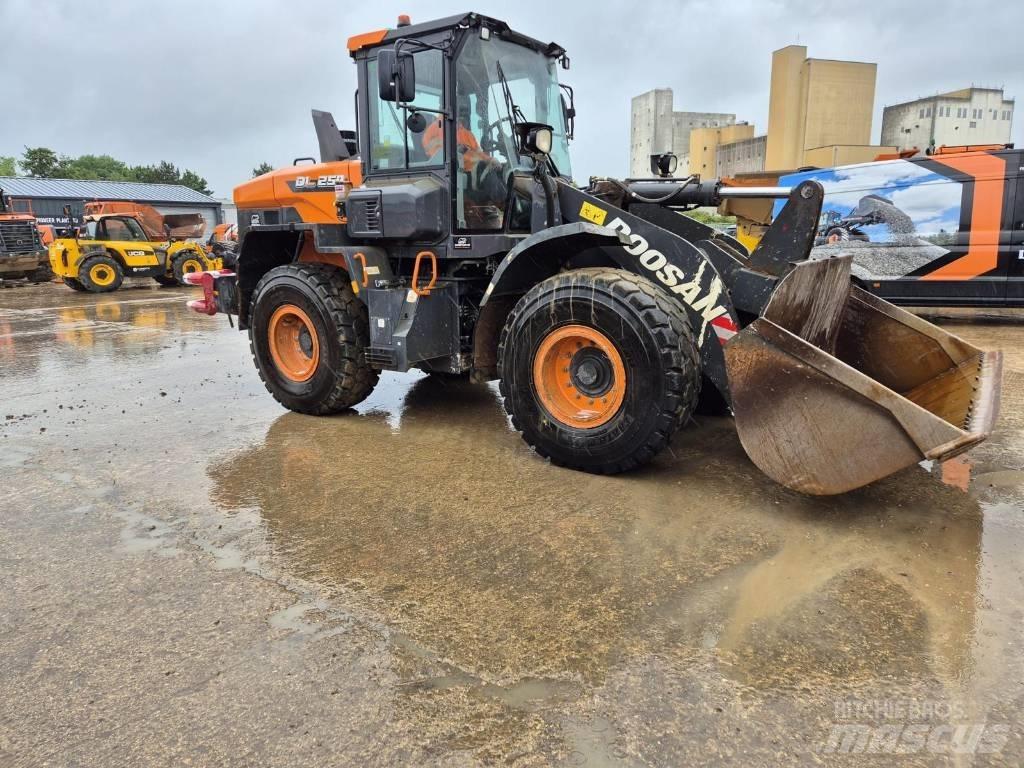 Doosan DL 250-7 Фронтальные погрузчики