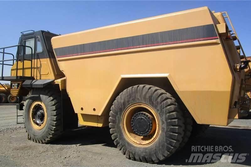 CAT 769C Грузовики-цистерны