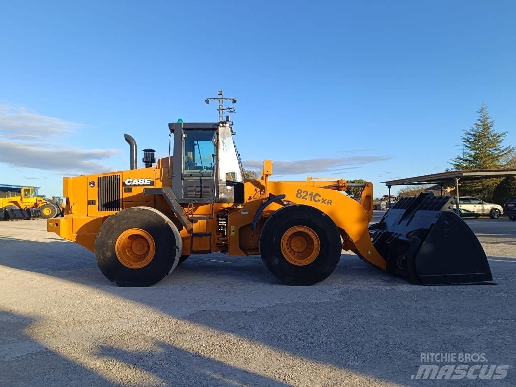 CASE 821C XR Фронтальные погрузчики