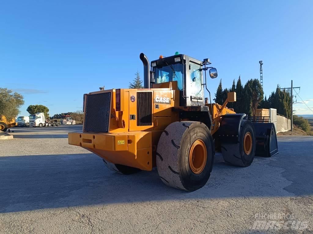 CASE 821C XR Фронтальные погрузчики