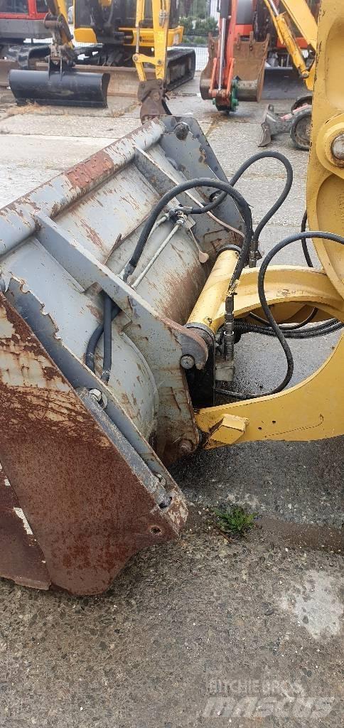 CAT 906M Фронтальные погрузчики