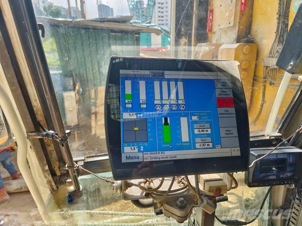 Bauer BG 36 Гусеничные буровые установки