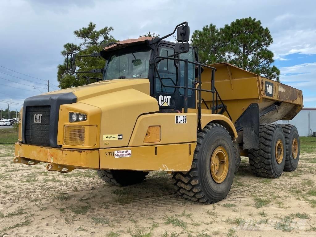 CAT 740 GC Шарнирно-сочленённые самосвалы
