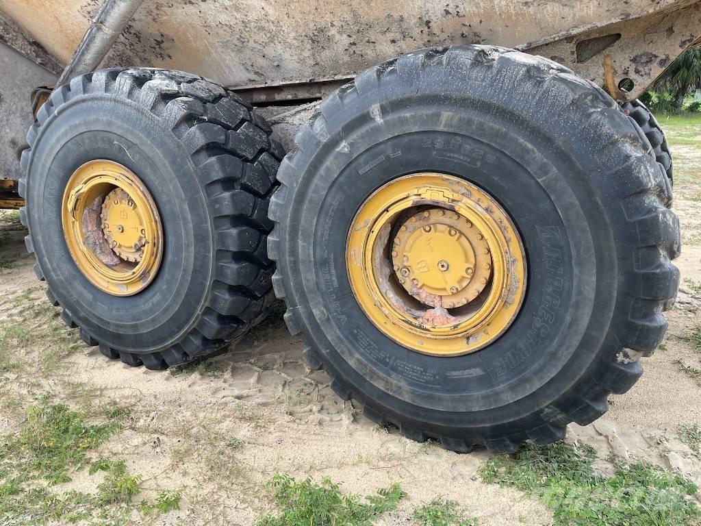 CAT 740 GC Шарнирно-сочленённые самосвалы