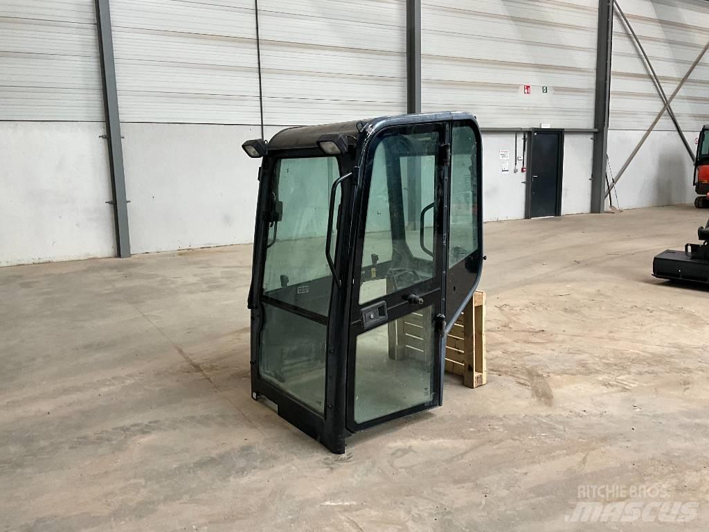Kubota U 27-4 Кабины и интерьер
