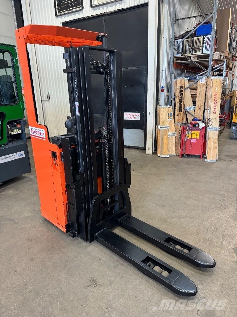 Toyota SSE135L Самоходные электроштабелёры