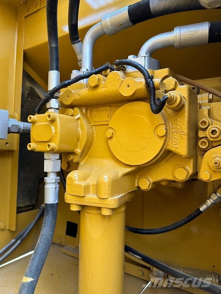 CAT 330D Гусеничные экскаваторы