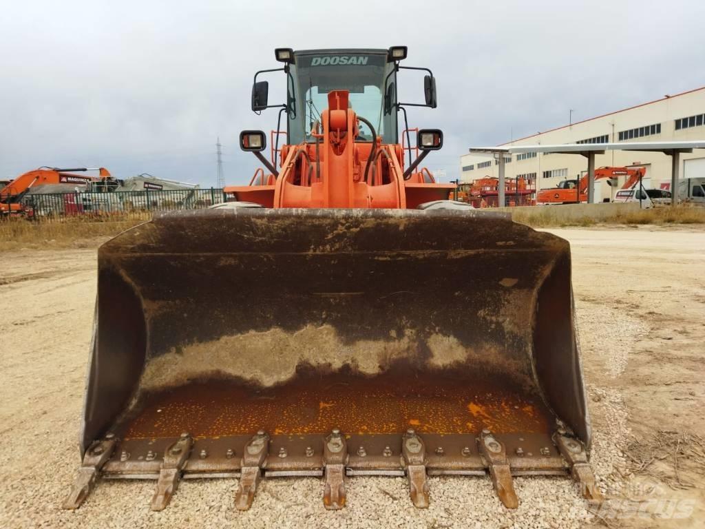 Doosan DL 300 Фронтальные погрузчики
