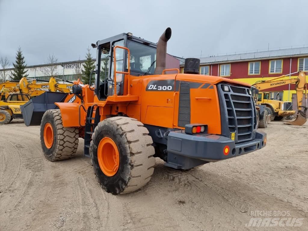 Doosan DL 300-3 Фронтальные погрузчики