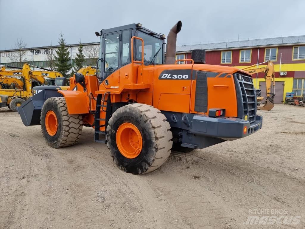Doosan DL 300-3 Фронтальные погрузчики
