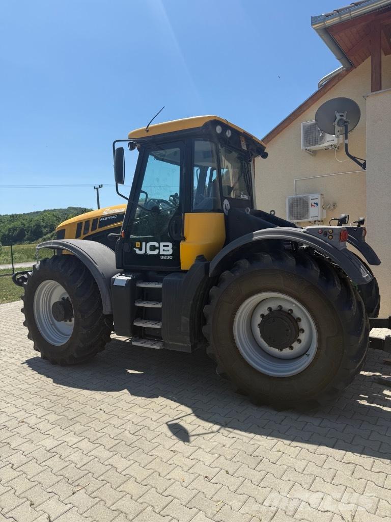 JCB JCB Fastrack3230 Трактора