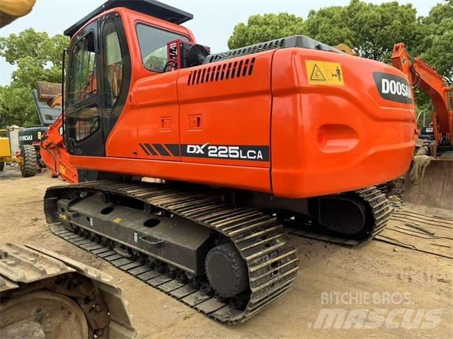 Doosan DX 225 LC Гусеничные экскаваторы