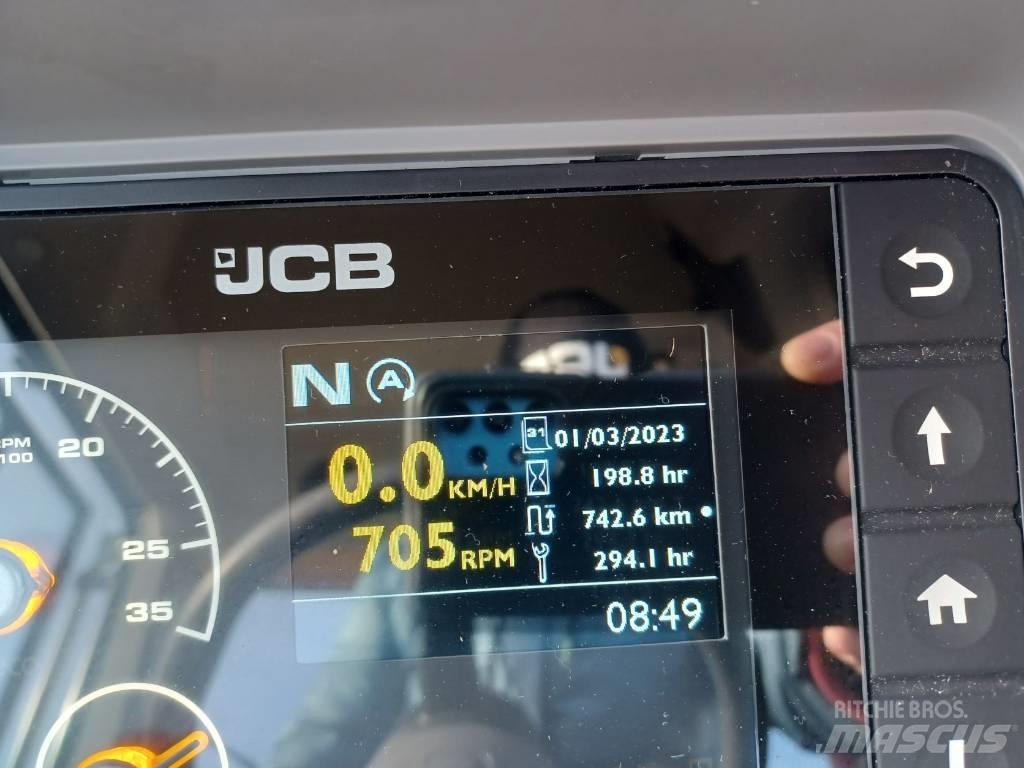JCB 427 HT Фронтальные погрузчики