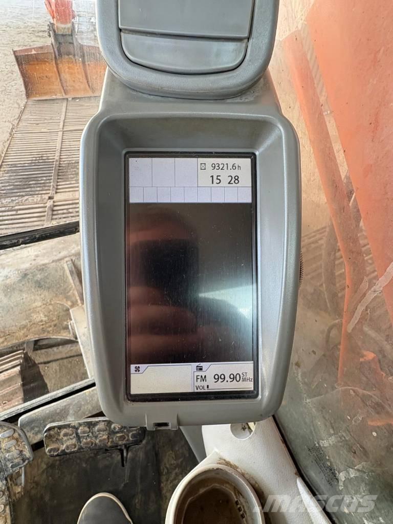 Hitachi ZX 225 Гусеничные экскаваторы