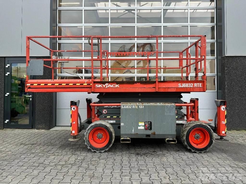SkyJack SJ6832 RTE Ножничные подъемники