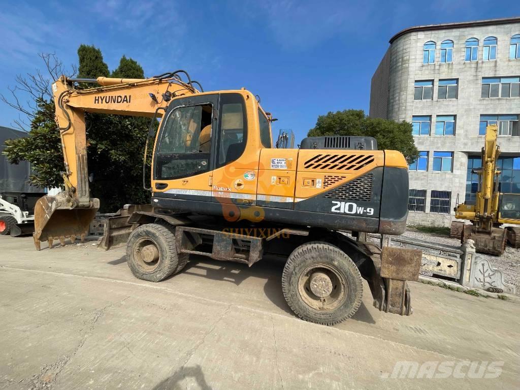 Hyundai R210W-9 Колёсные экскаваторы