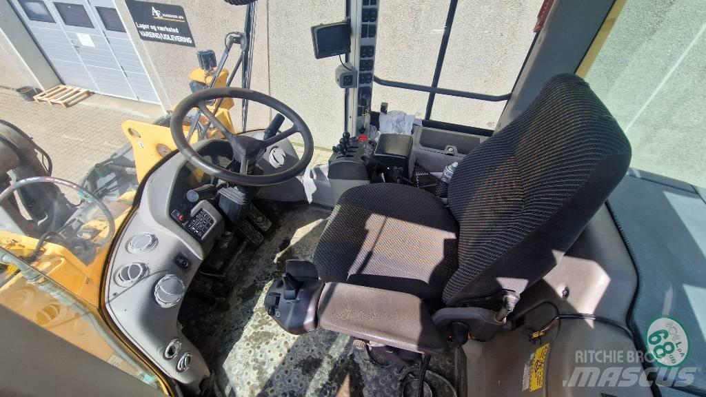 Volvo L 120 F Фронтальные погрузчики