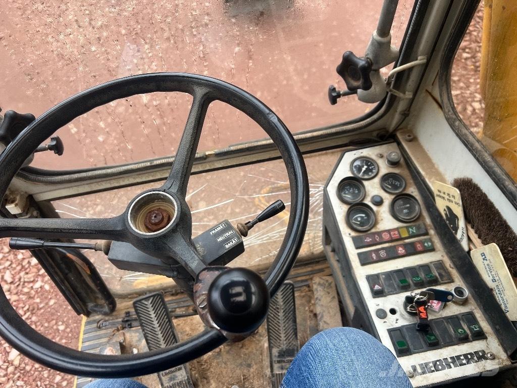 Liebherr 902 Колёсные экскаваторы