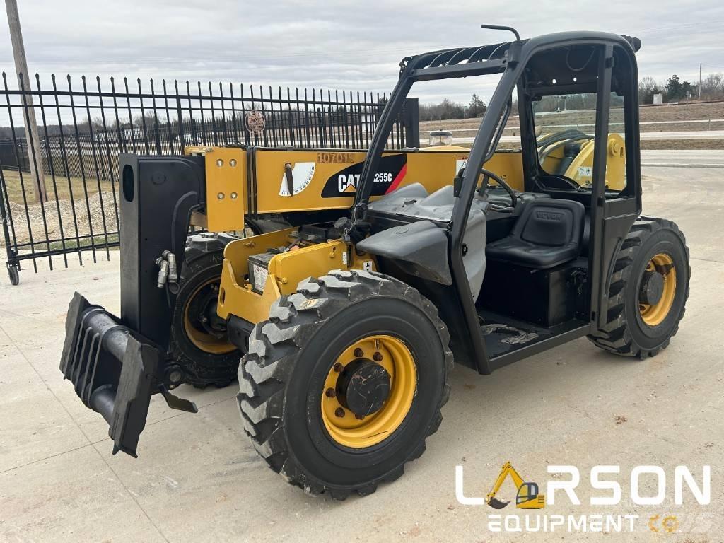 CAT TH255C Телескопические погрузчики