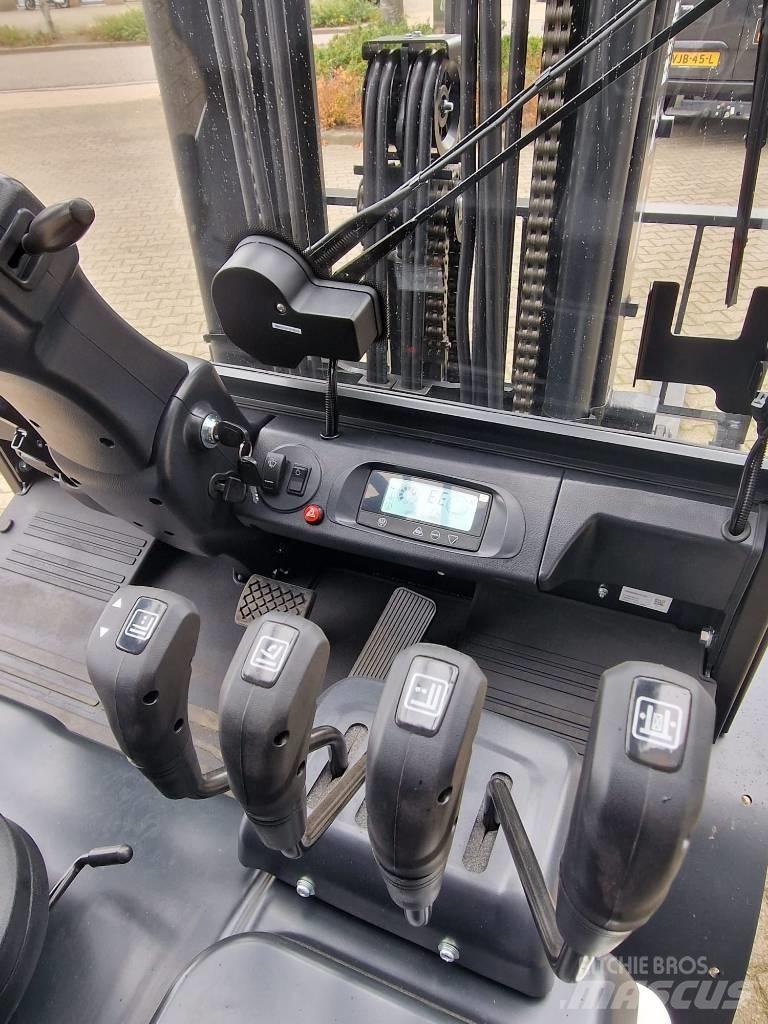 Bobcat B 30 X-7 Plus Электропогрузчики