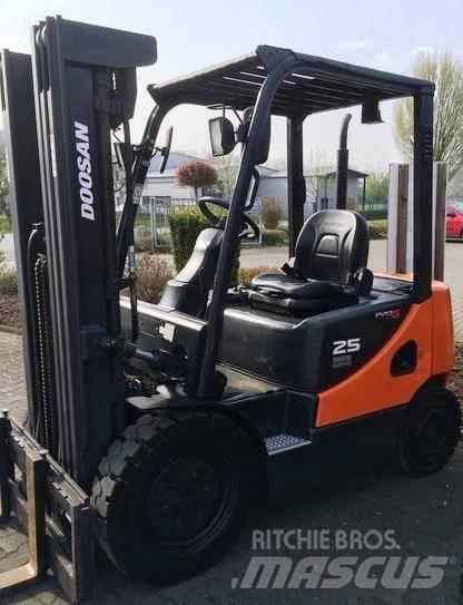 Doosan D25S-5 Дизельные погрузчики