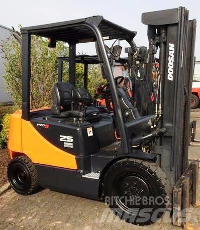 Doosan D25S-5 Дизельные погрузчики