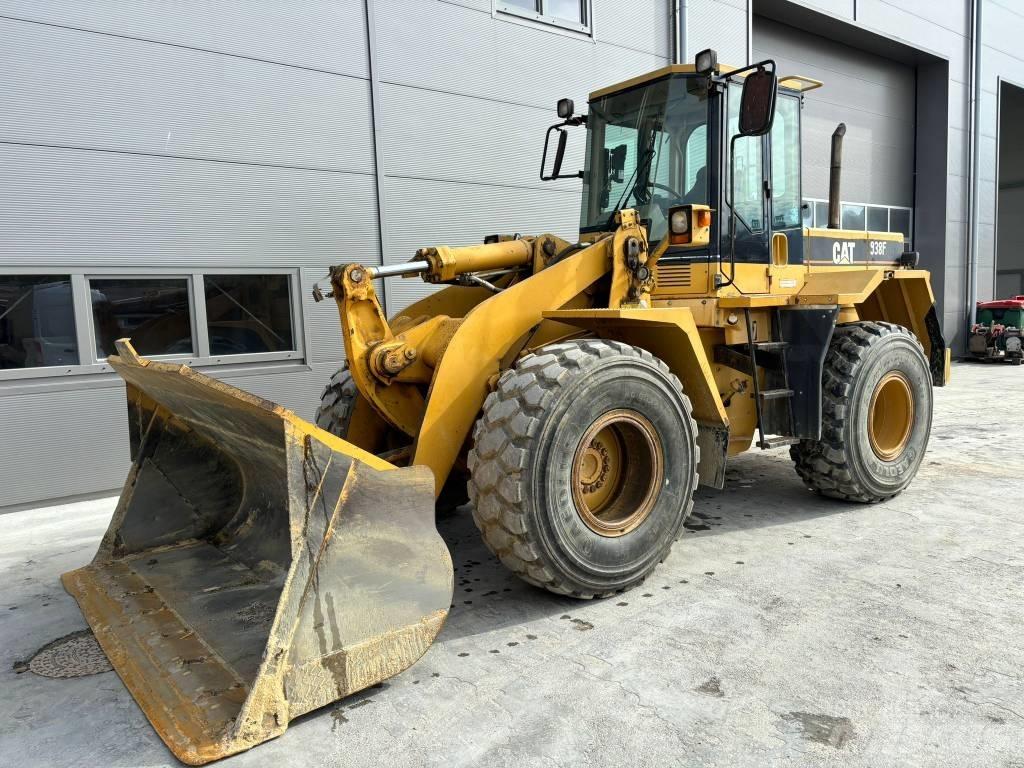 CAT 938F Фронтальные погрузчики