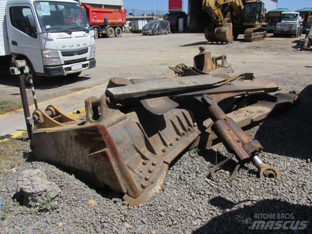 CAT D8T-15 Гусеничные бульдозеры