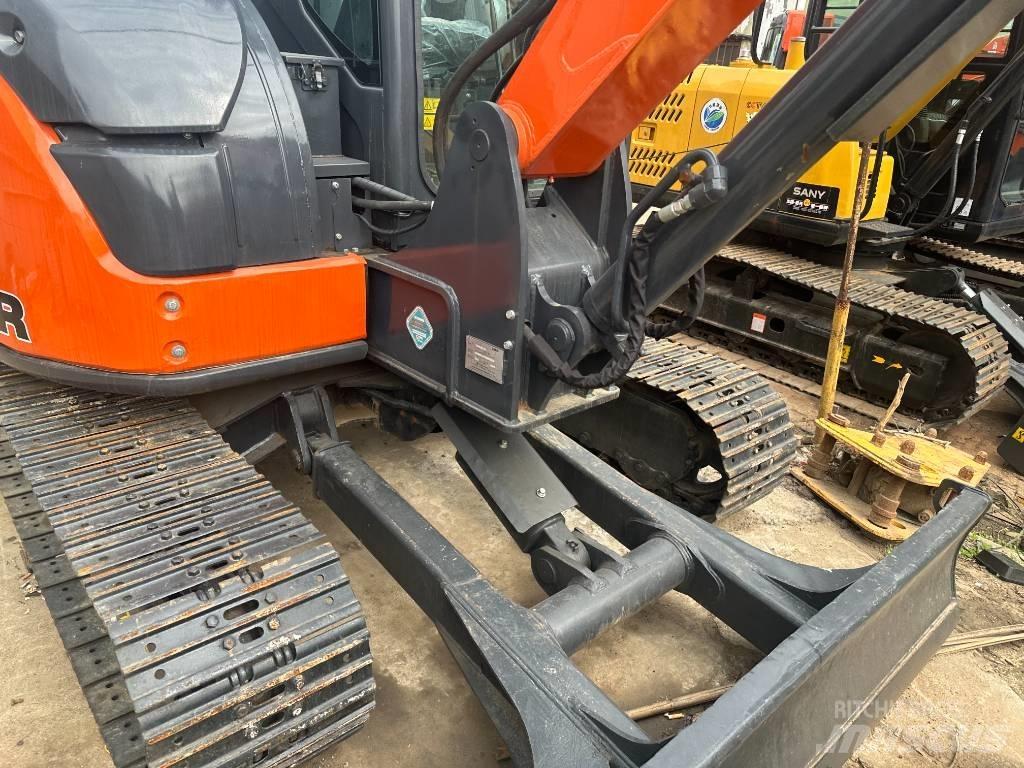 Hitachi ZX68USR-5A Мини-экскаваторы