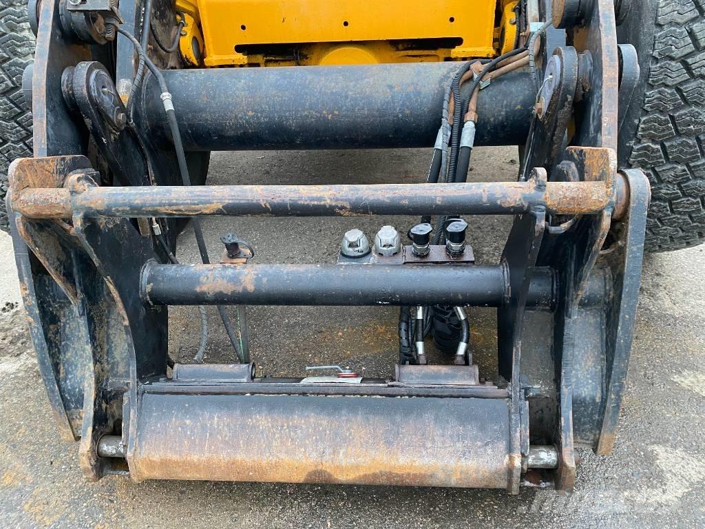 JCB 436 HT Фронтальные погрузчики