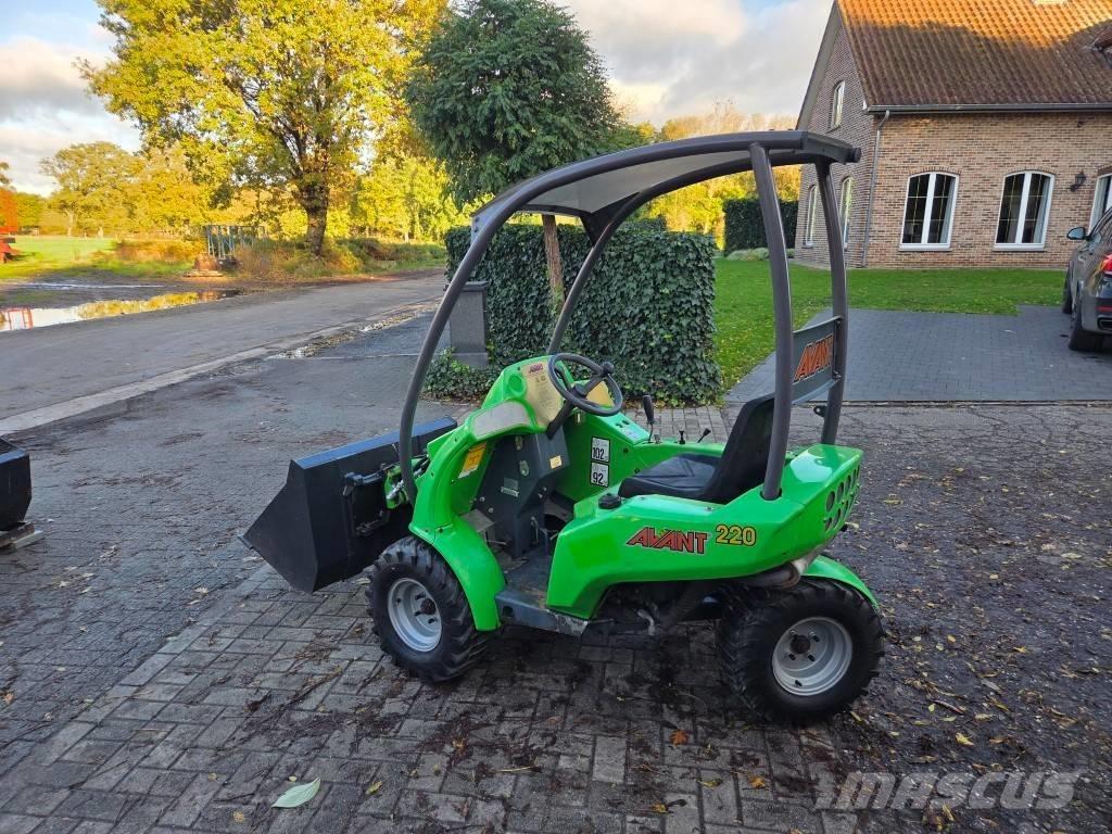 Avant 220 Многофункциональные сельскохозяйственные погрузчики