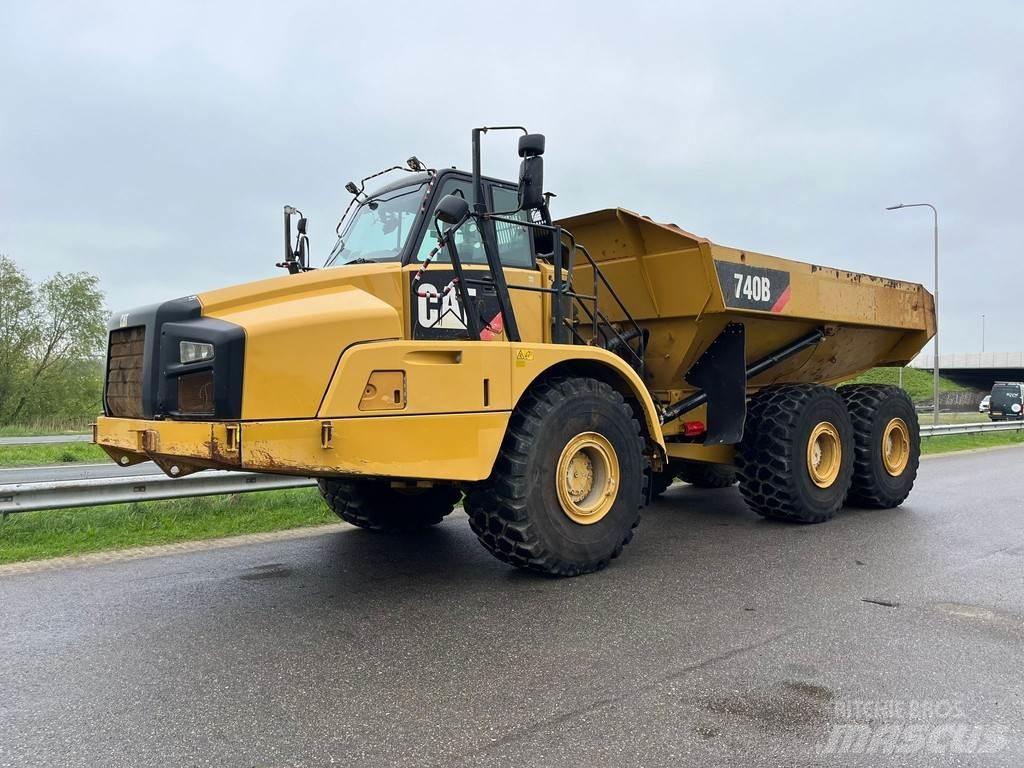 CAT 740B Шарнирно-сочленённые самосвалы