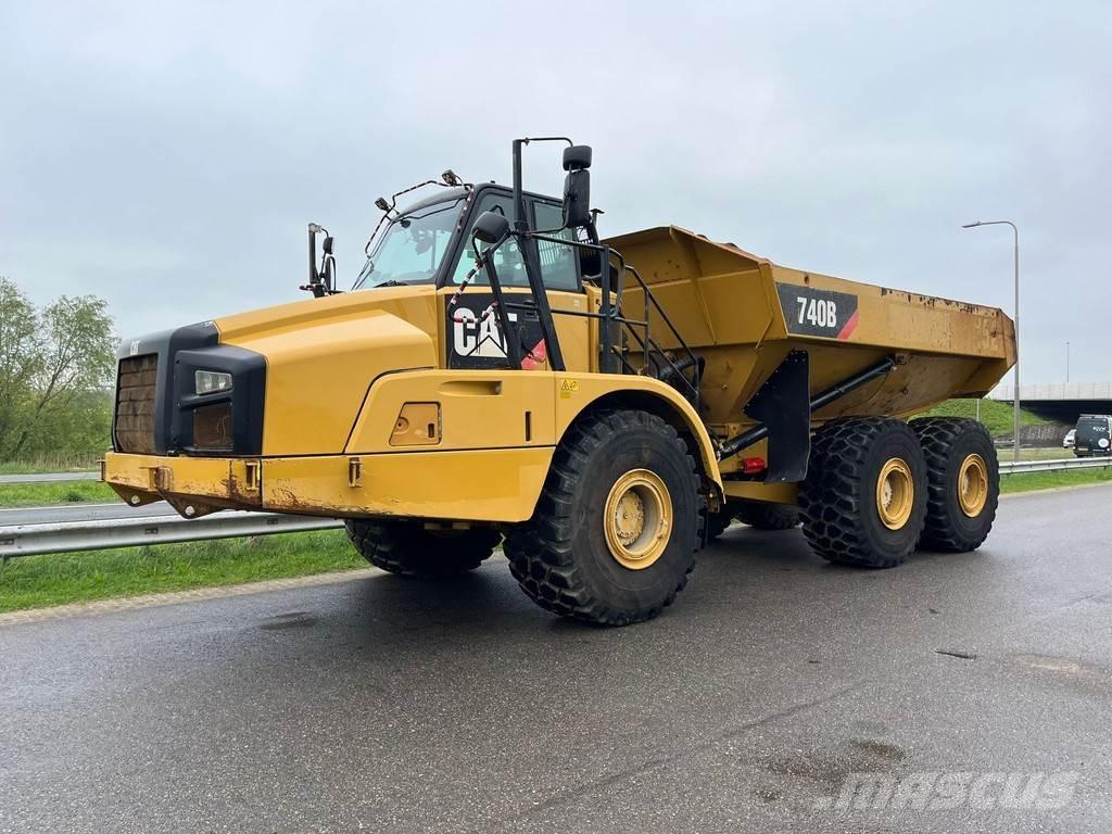 CAT 740B Шарнирно-сочленённые самосвалы