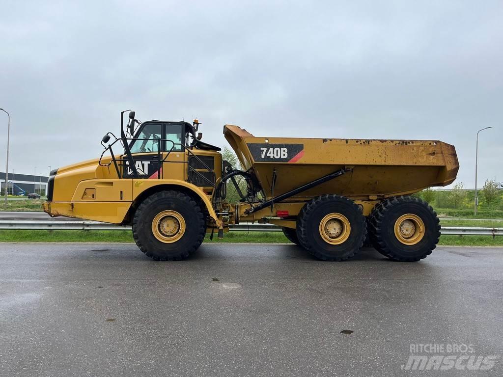 CAT 740B Шарнирно-сочленённые самосвалы