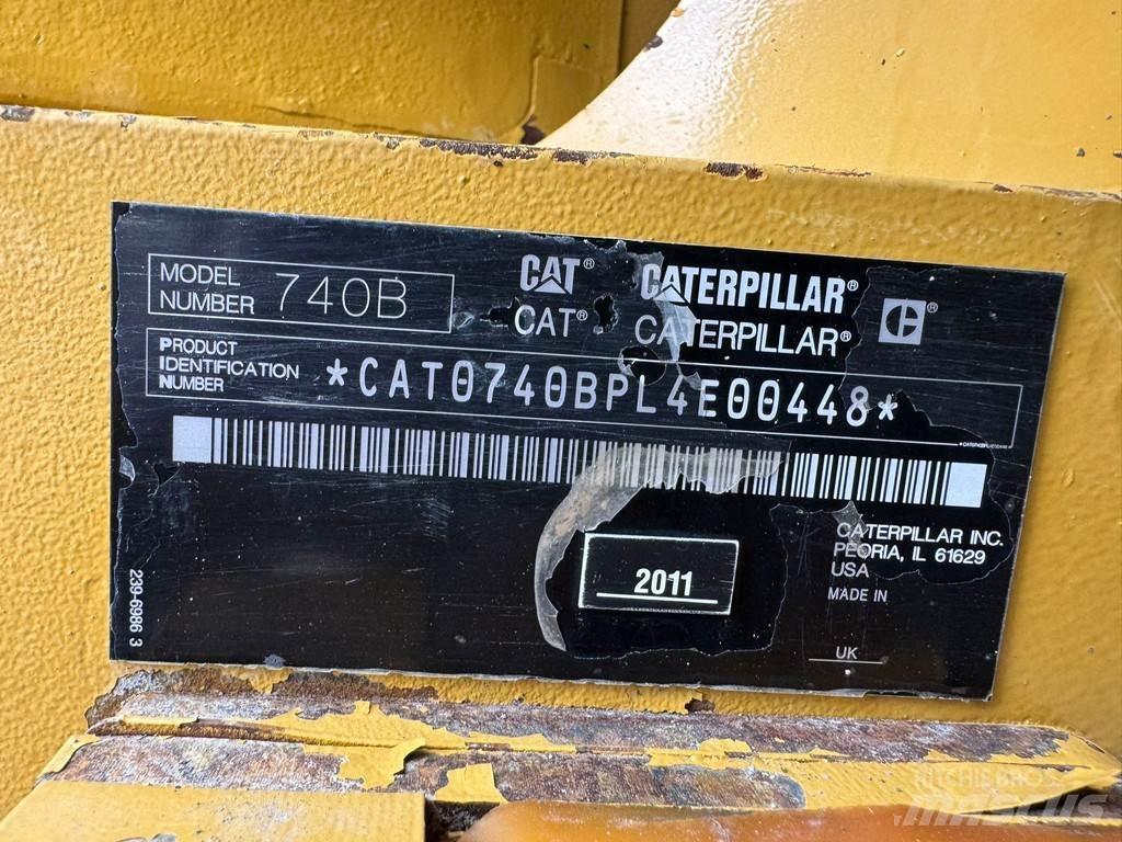 CAT 740B Шарнирно-сочленённые самосвалы