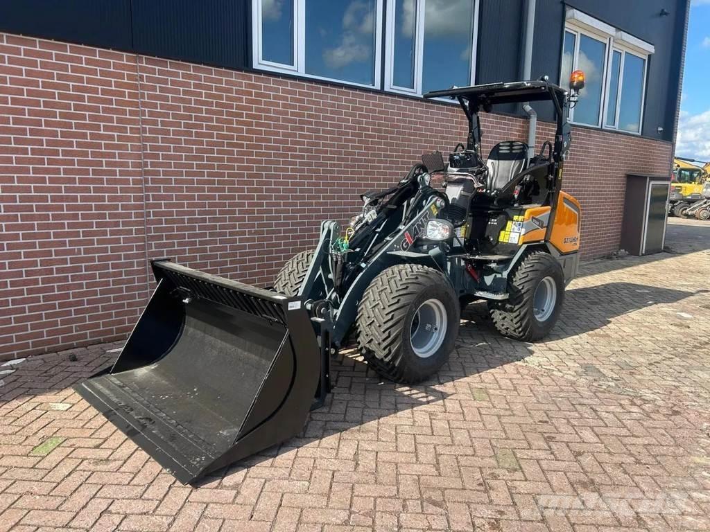 GiANT G2700 Малые погрузчики