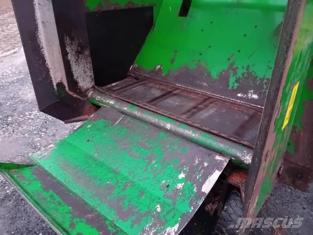 Agronic 140 4WD Кормораздатчики