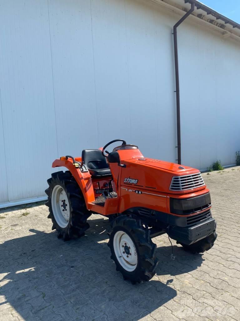 Kubota SATURN X24D Коммунальные тракторы