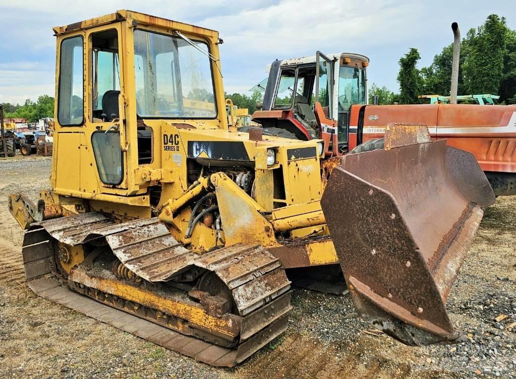 CAT D 4 C Гусеничные бульдозеры