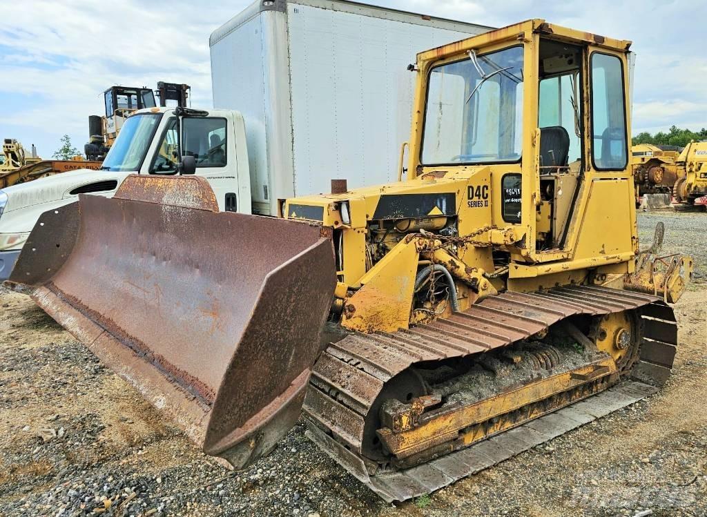 CAT D 4 C Гусеничные бульдозеры