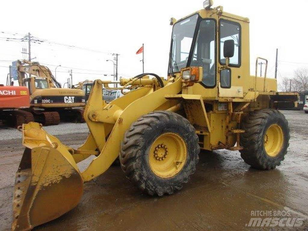Komatsu WA100-1 Фронтальные погрузчики