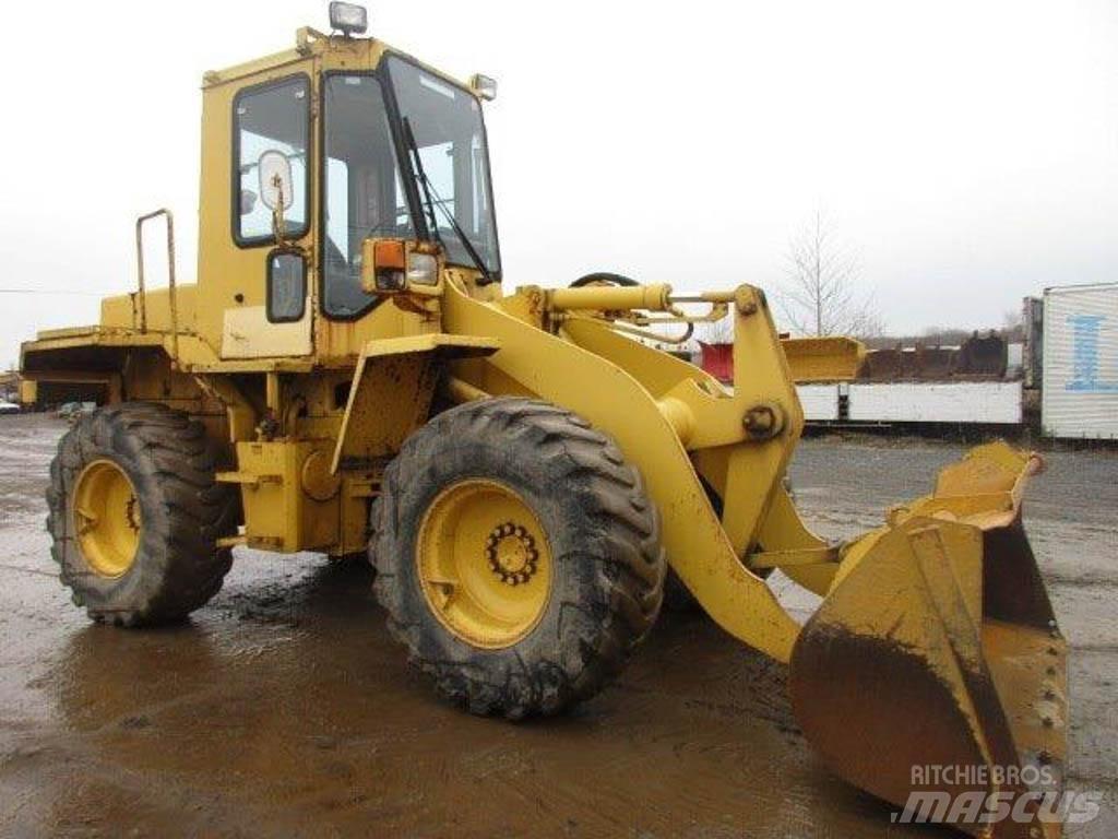 Komatsu WA100-1 Фронтальные погрузчики