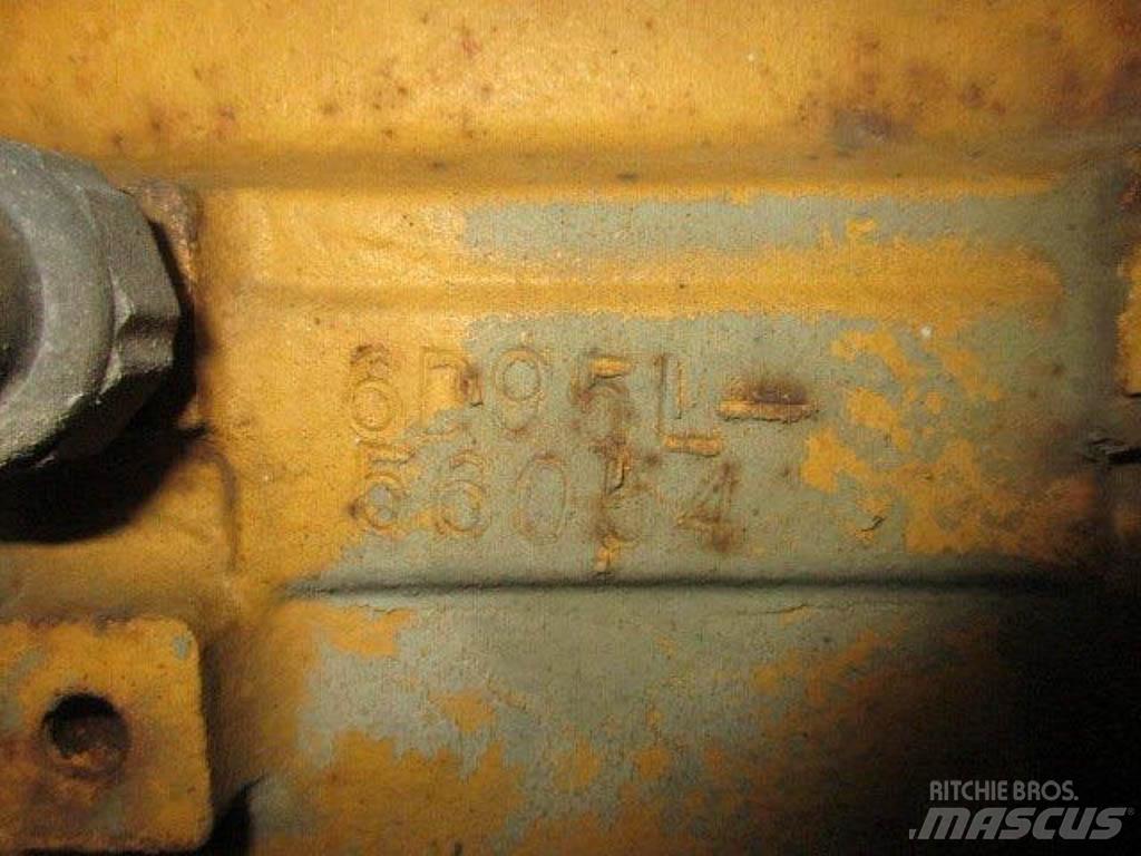 Komatsu WA100-1 Фронтальные погрузчики