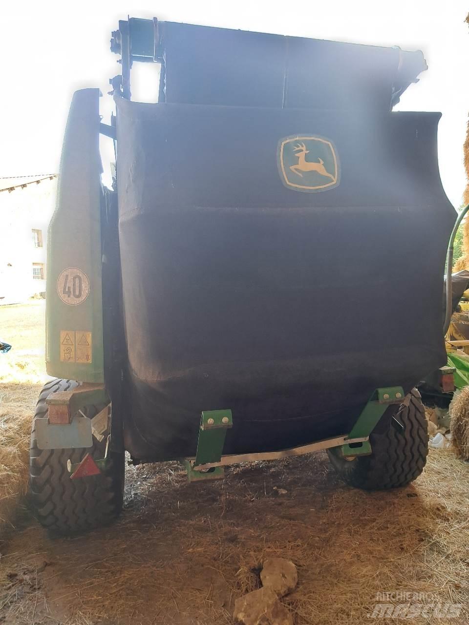 John Deere 990 Рулонные пресс-подборщики