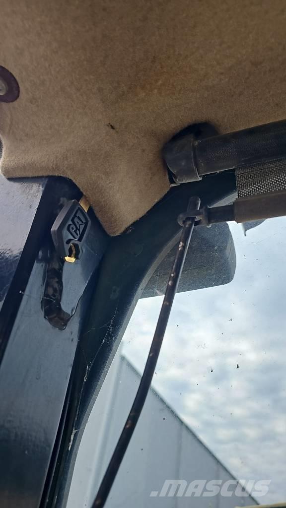 CAT 963 C Гусеничные фронтальные погрузчики