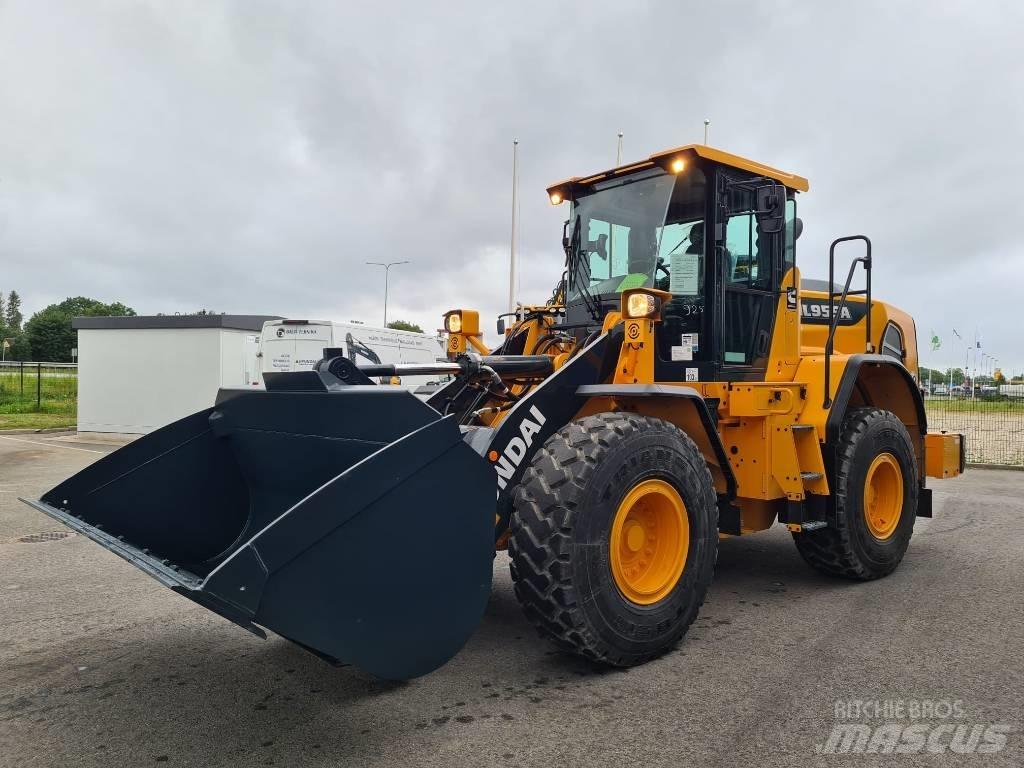 Hyundai HL955 A Фронтальные погрузчики