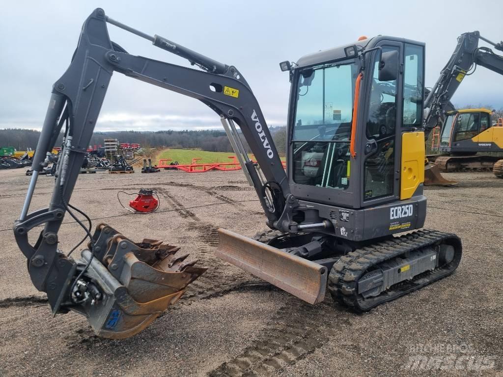 Volvo ECR25 D Мини-экскаваторы