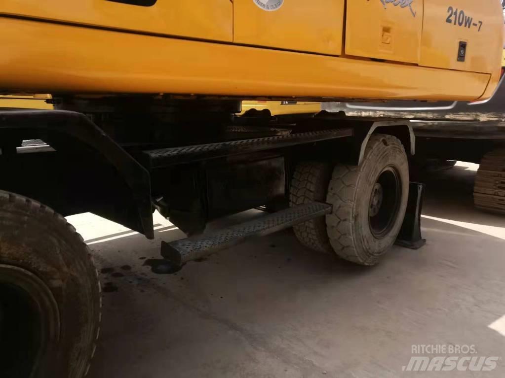 Hyundai 210-7 Колёсные экскаваторы