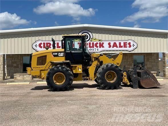 CAT 930M Фронтальные погрузчики