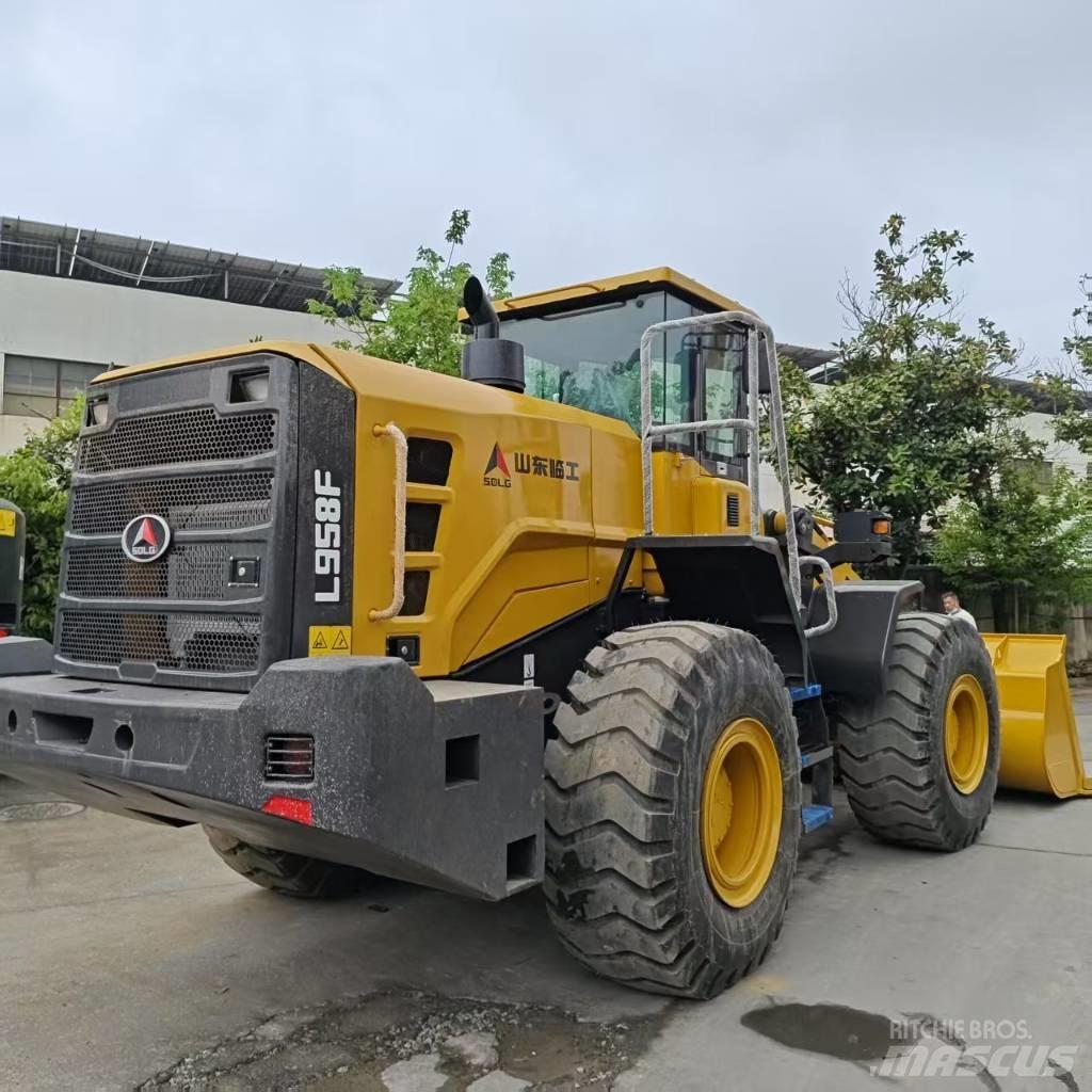 SDLG 958F Фронтальные погрузчики